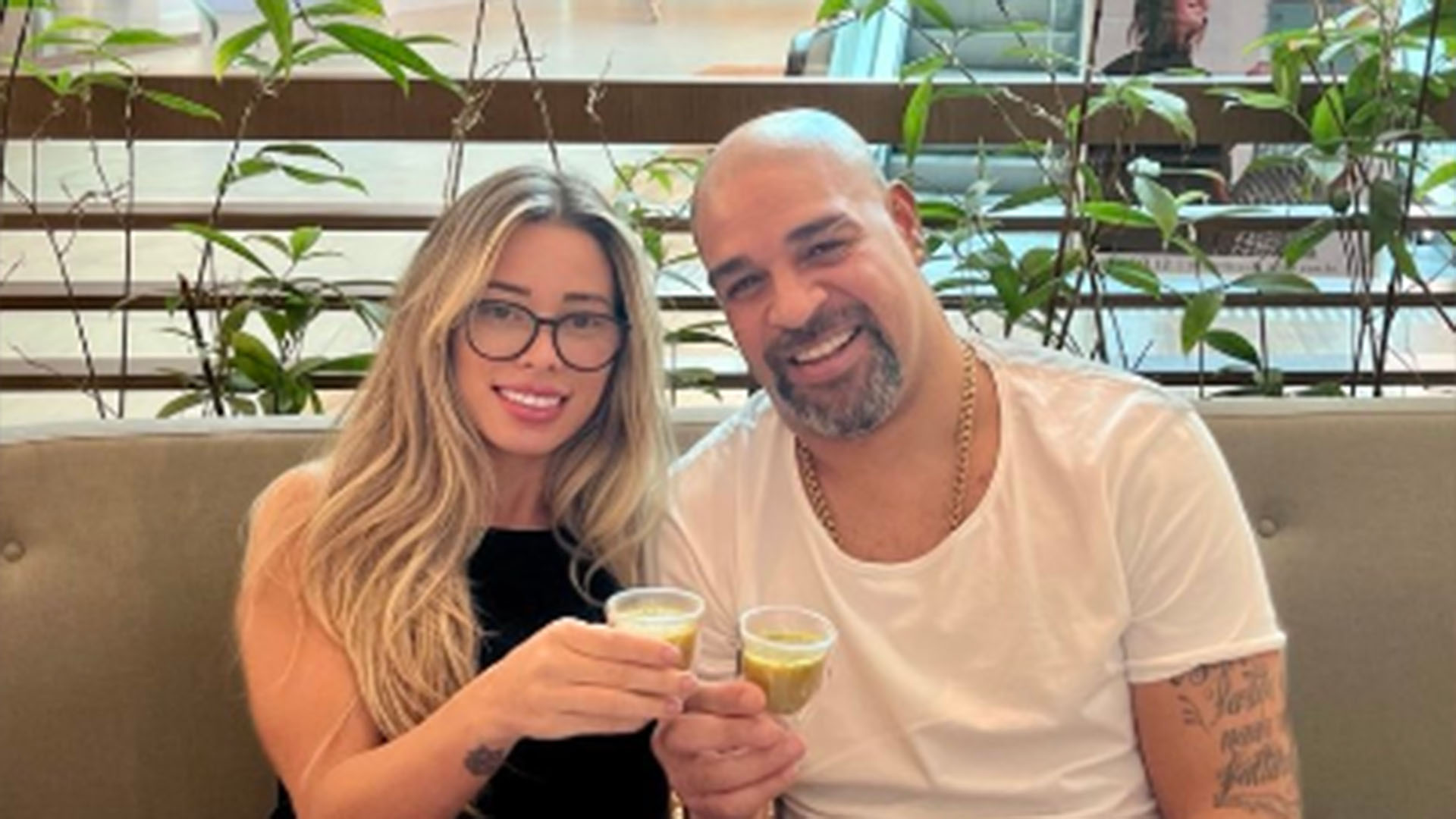 Acabou? Adriano Imperador se separa de Micaela Mesquita, diz jornal