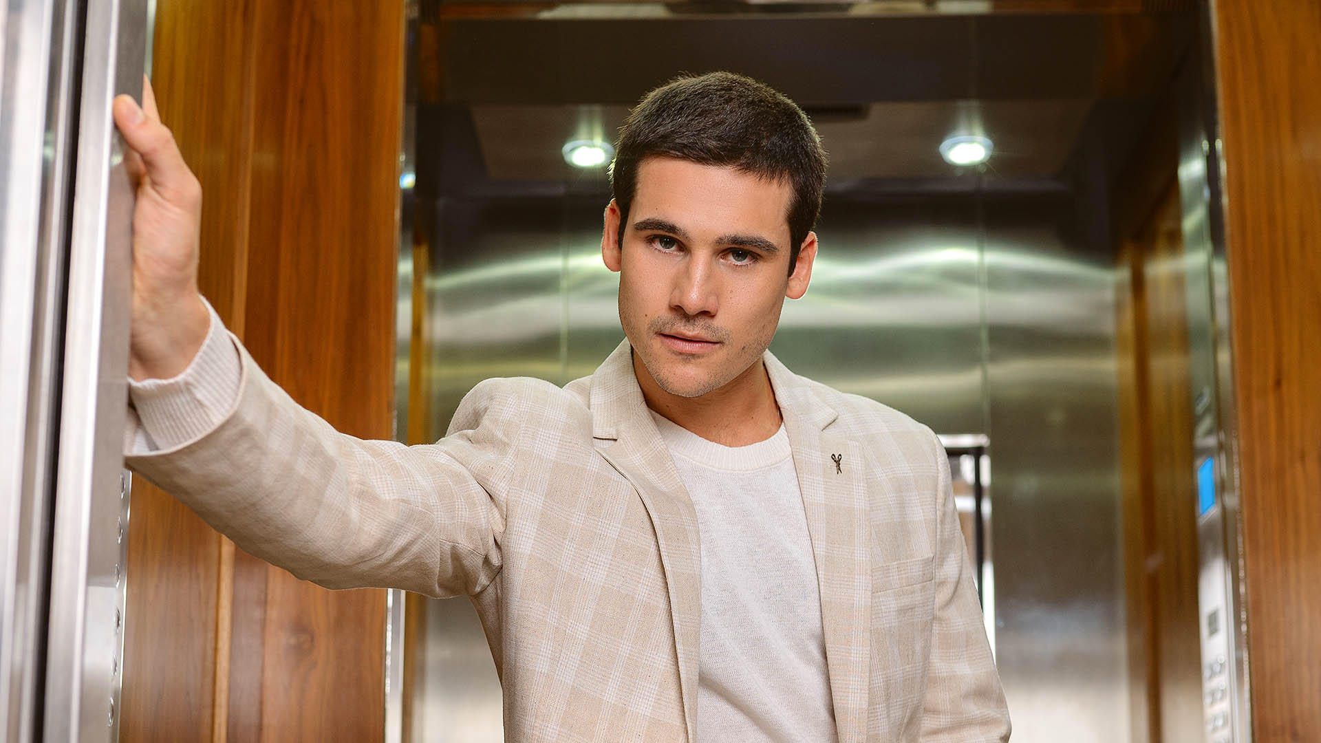 Nicolas Prattes aposta em carreira livre de rótulos