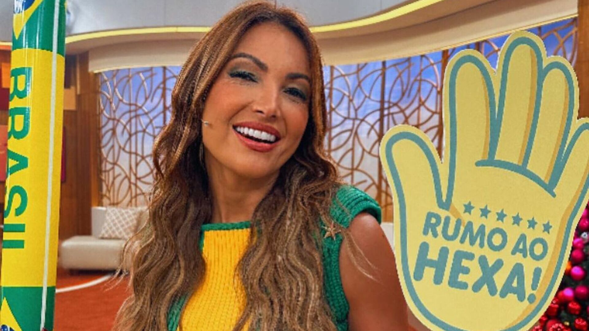 Patrícia Poeta impressiona ao montar look elegante em clima da Copa: ”Linda”