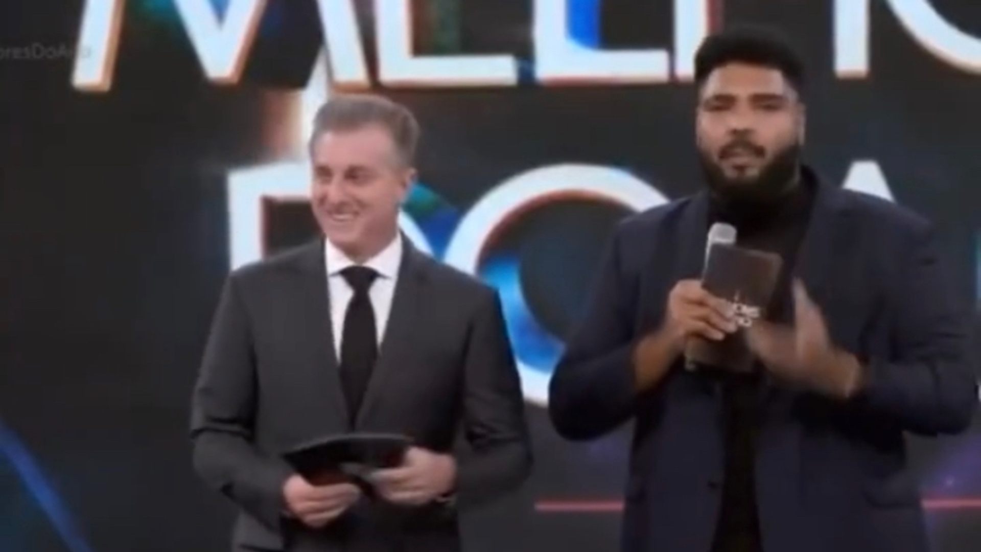 Durante o “Melhores do Ano”, Paulo Vieira deixa Luciano Huck em saia justa