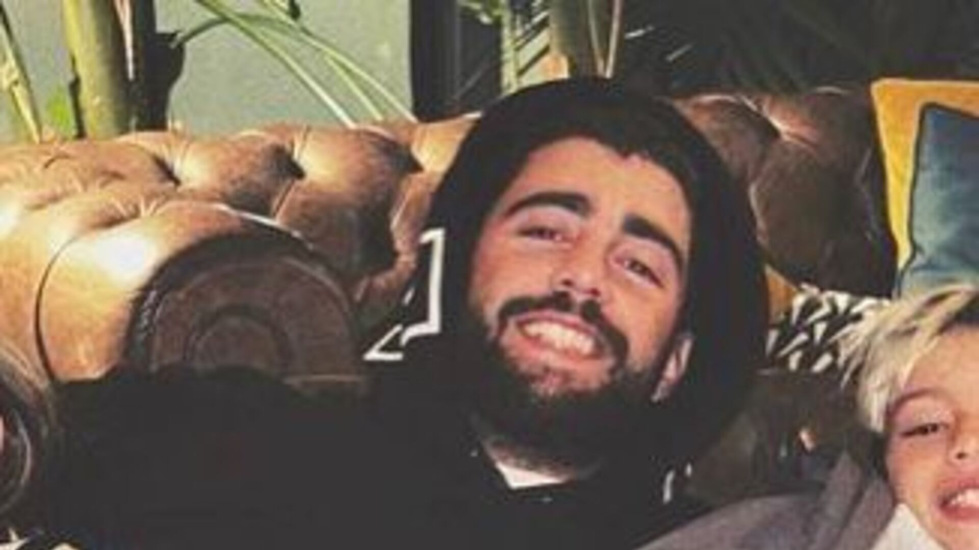 Pedro Scooby enche a web de fofura ao compartilhar foto ao lado dos seus três filhos
