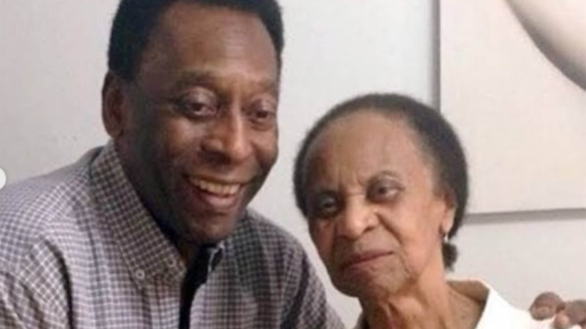 Mãe de Pelé completou 100 anos apenas um mês antes da morte do filho