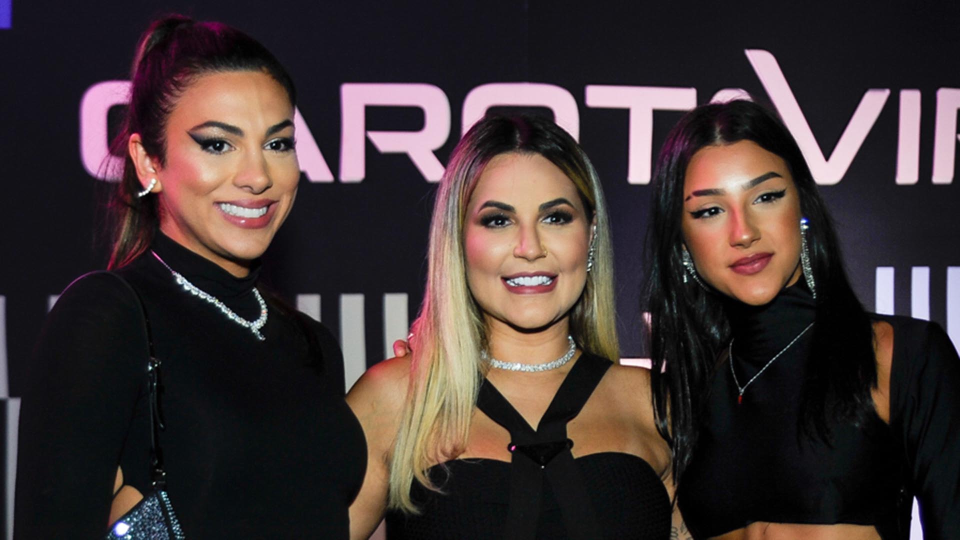 Deolane Bezerra se joga na noitada com amigas de A Fazenda 14