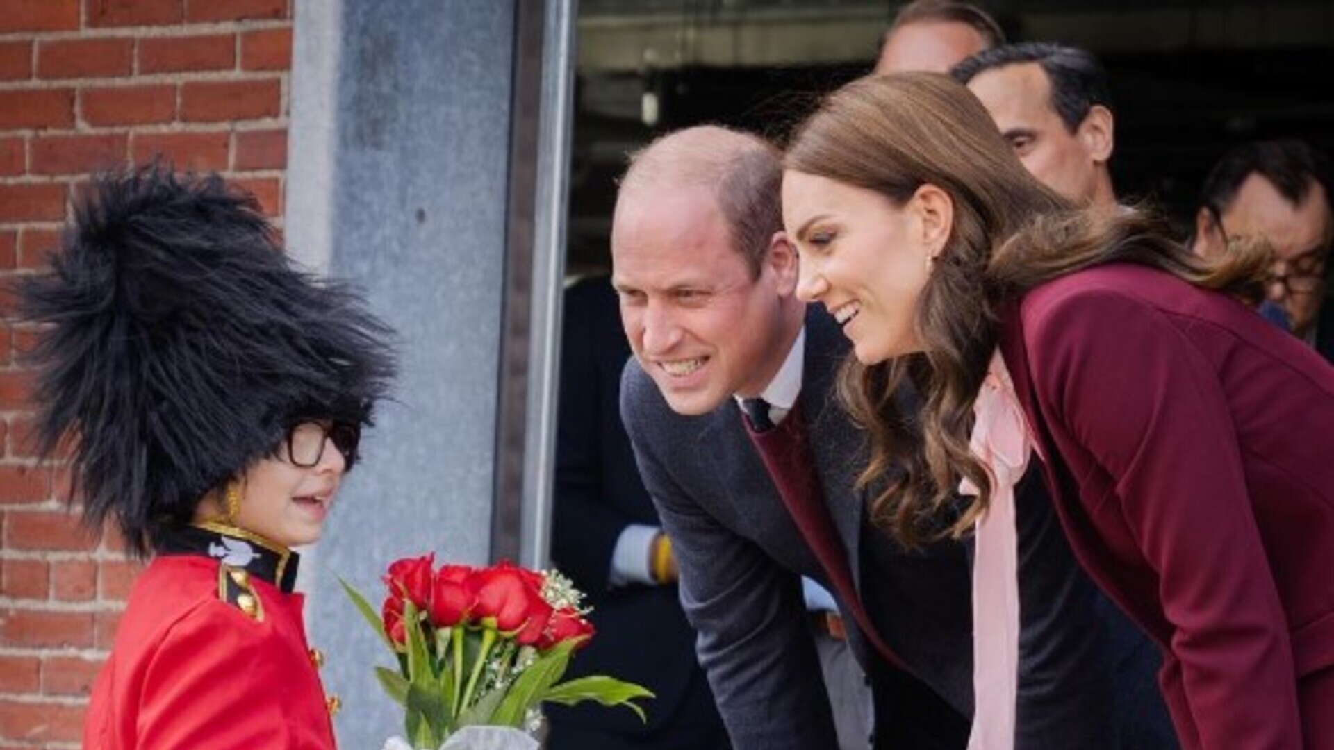 Durante viagem aos Estados Unidos, Príncipe William e Kate Middleton recebem homenagem fofa