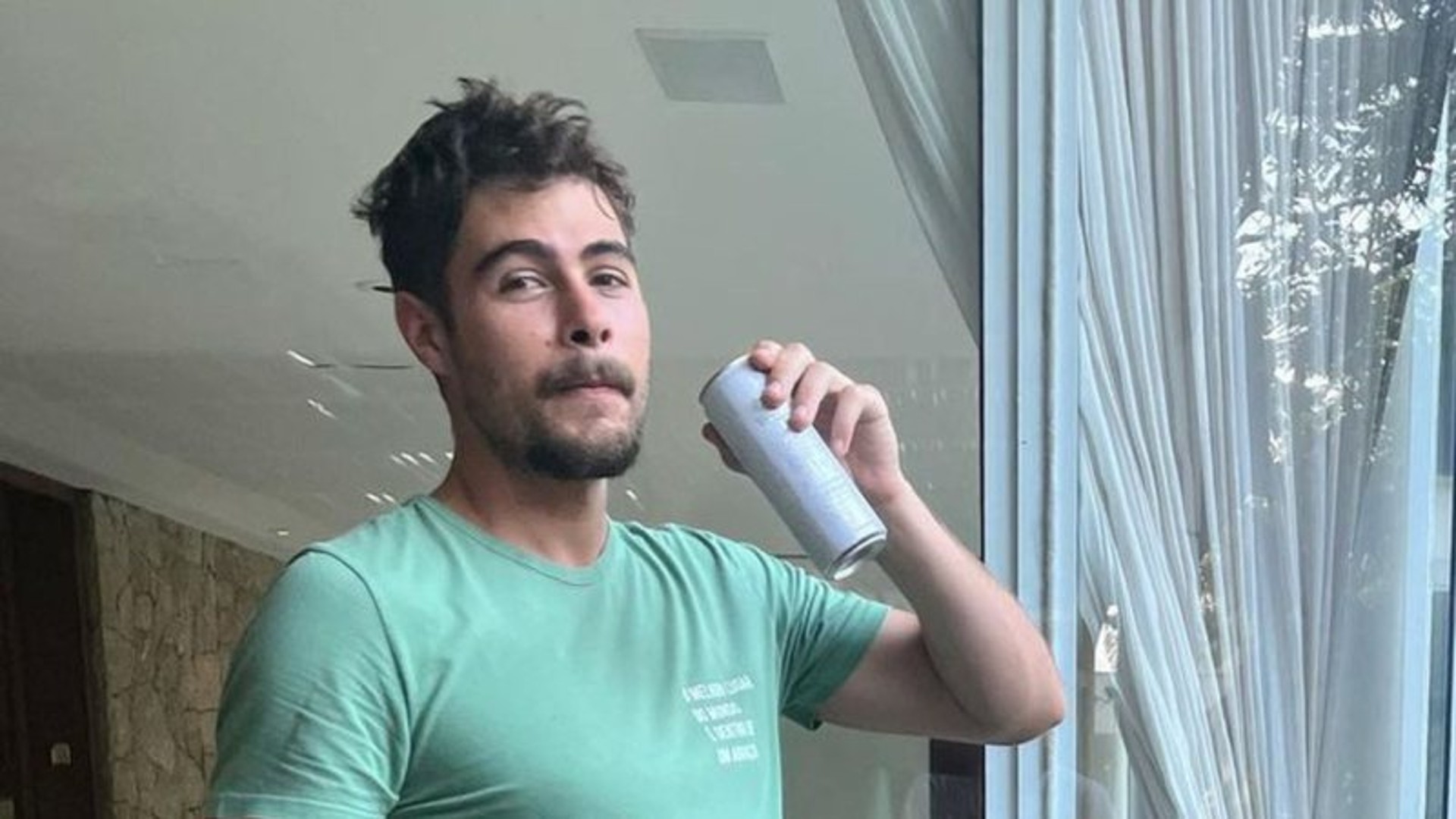 Rafa Vitti posta foto de sunga em churrasco e Rodrigo Hilbert faz ‘alerta’