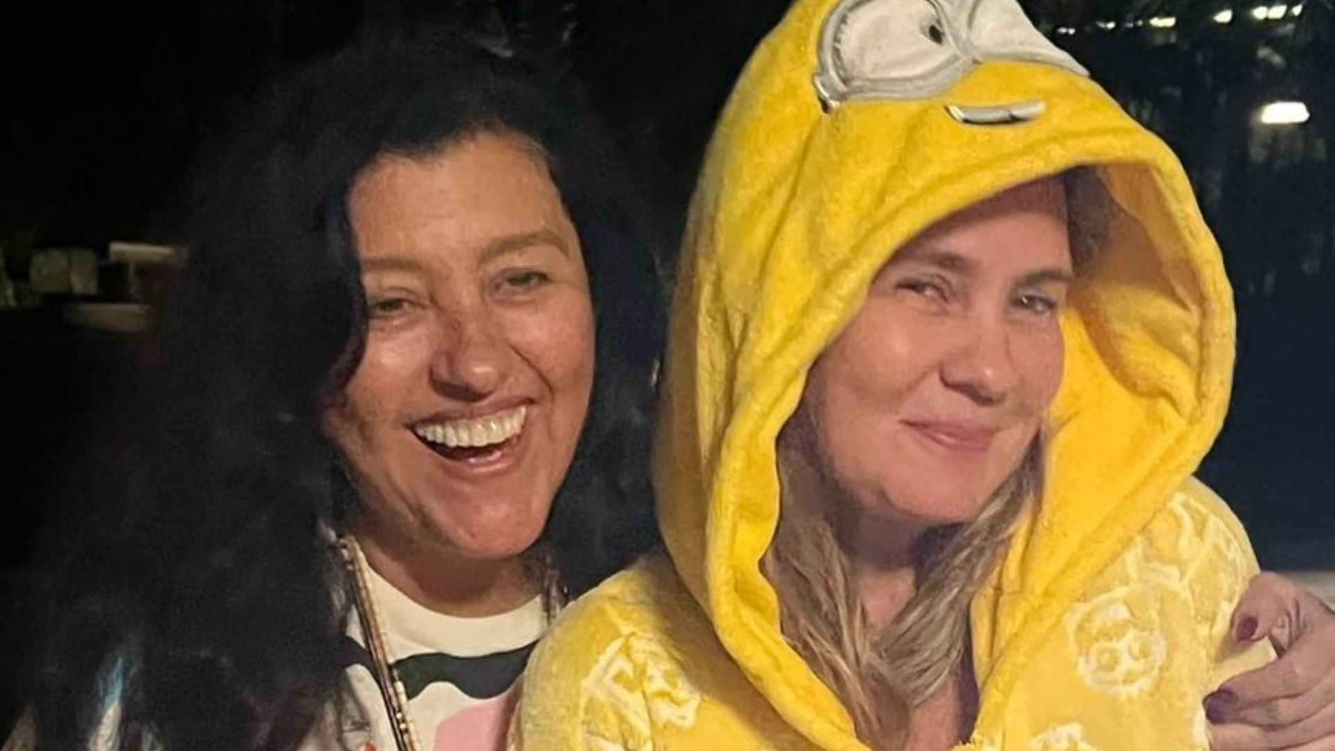 Adriana Esteves completa 53 anos e ganha homenagem de Regina Casé: ”Vizinha, amiga, confidente”