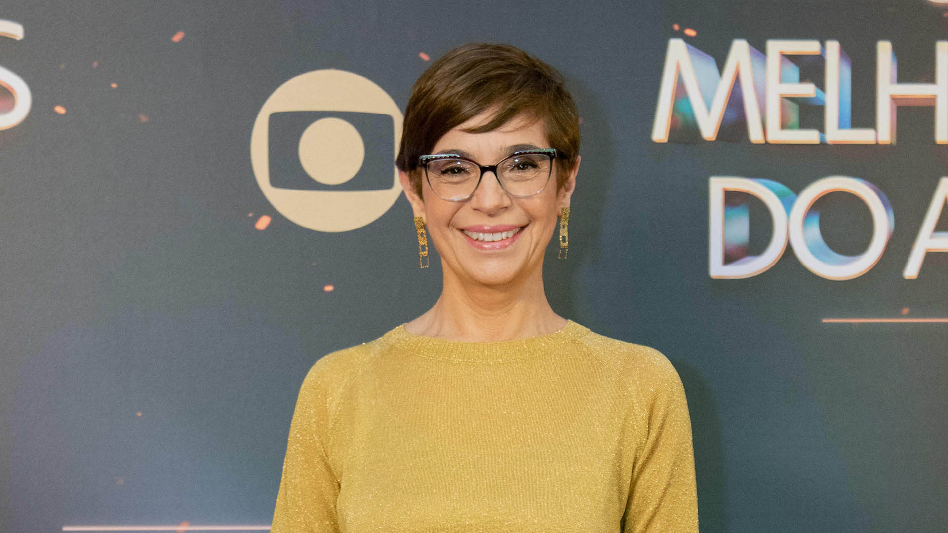 Renata Lo Prete reage ao ver a repercussão do seu tênis no Jornal da Globo
