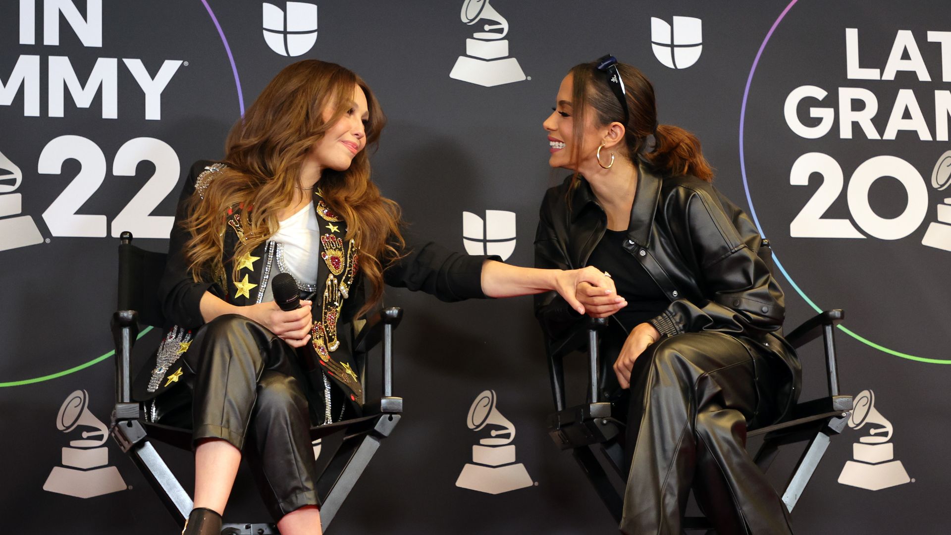 Cantora Thalia celebra amizade com Anitta e revela possível projeto: ‘Almas gêmeas’