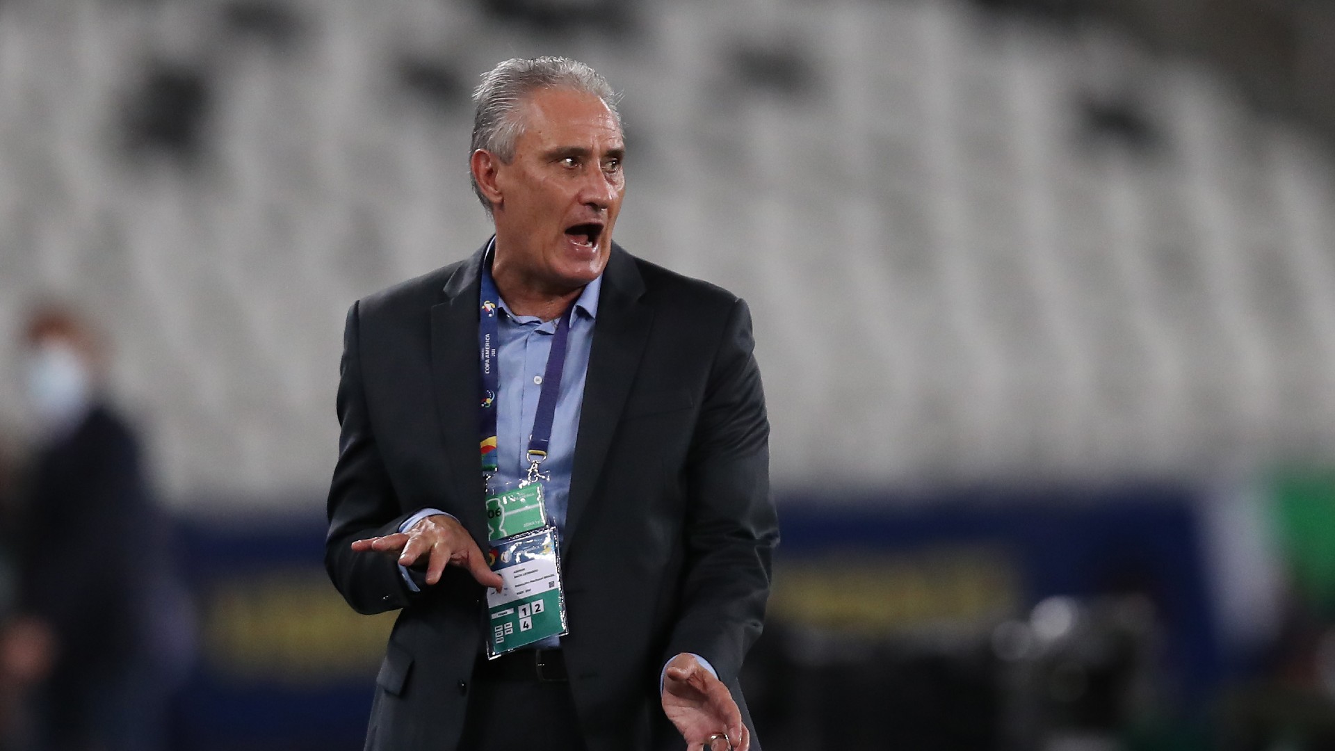 Tite é assaltado no RJ e leva bronca de assaltante pela atuação da seleção