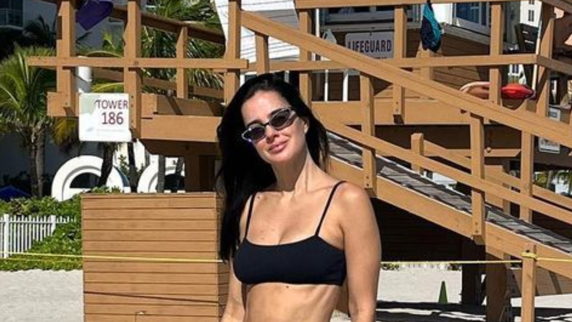 De biquíni, esposa de Rodrigo Faro esbanja barriga chapada em Miami: ”Deusa”