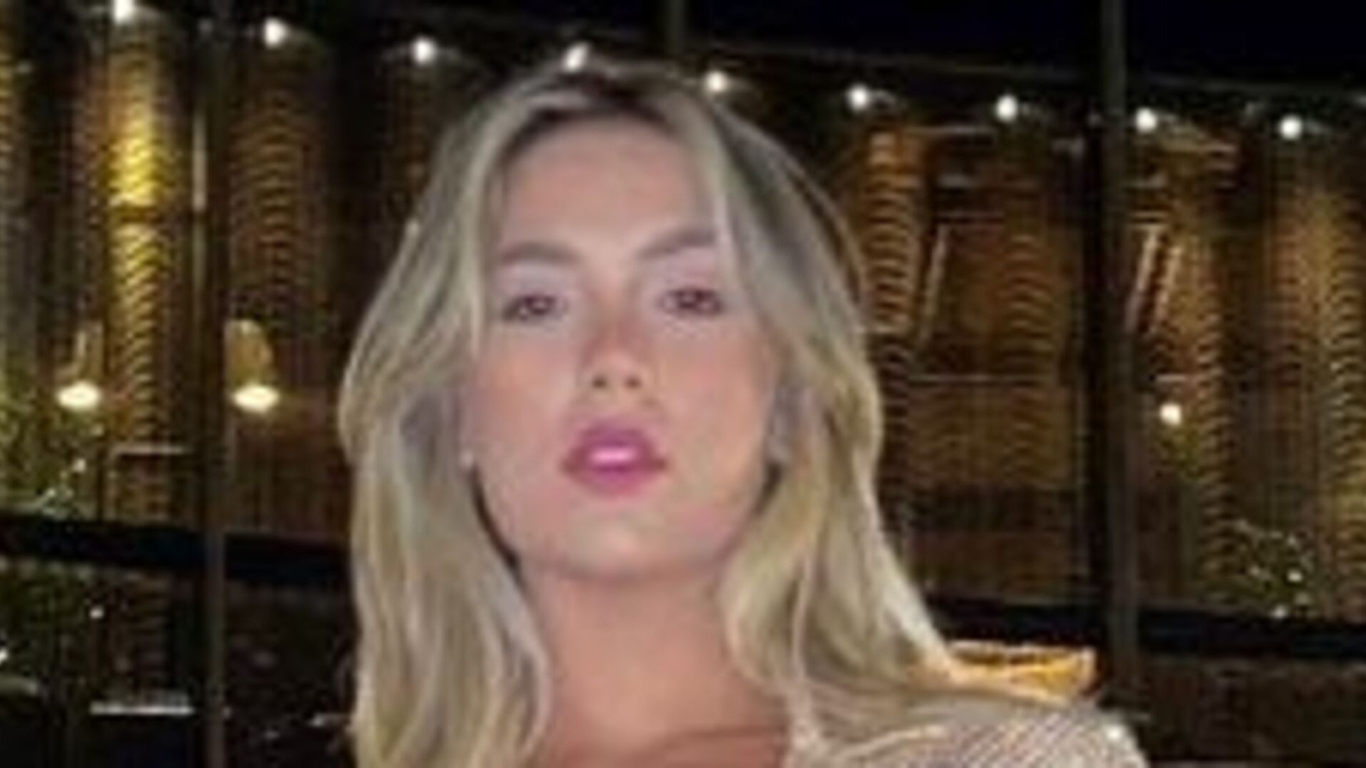 Virginia Fonseca surge irreconhecível com look brilhante durante viagem a Dubai