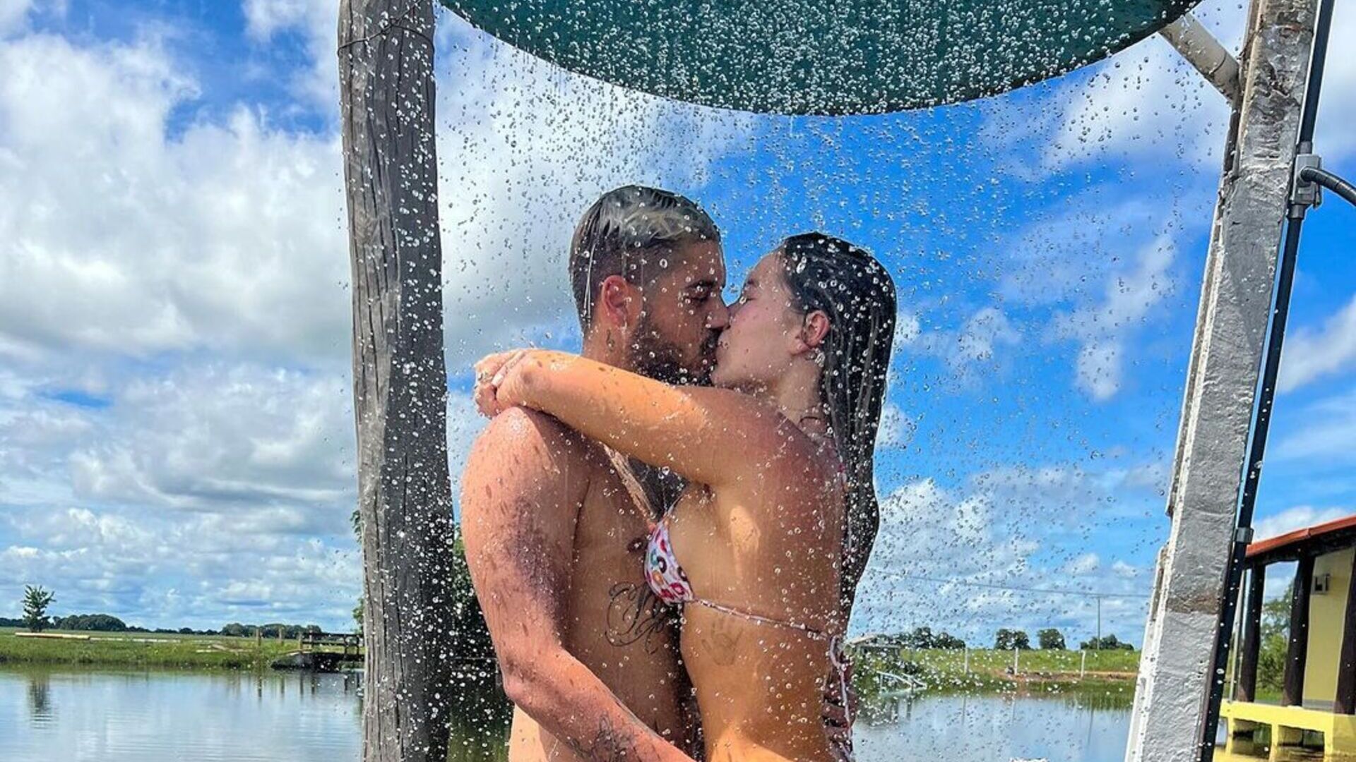 Virginia Fonseca e Zé Felipe protagonizam beijo quente com mão boba: ”Amo”