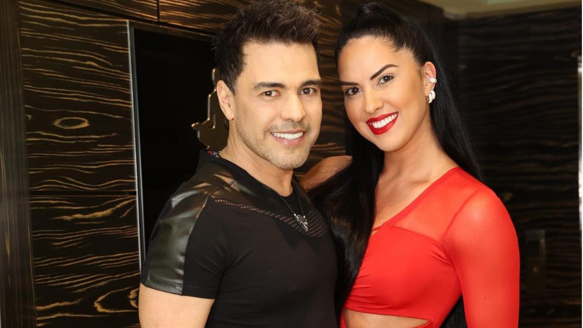 Graciele Lacerda choca com vestido vermelho micro todo recortado: ”Que linda”
