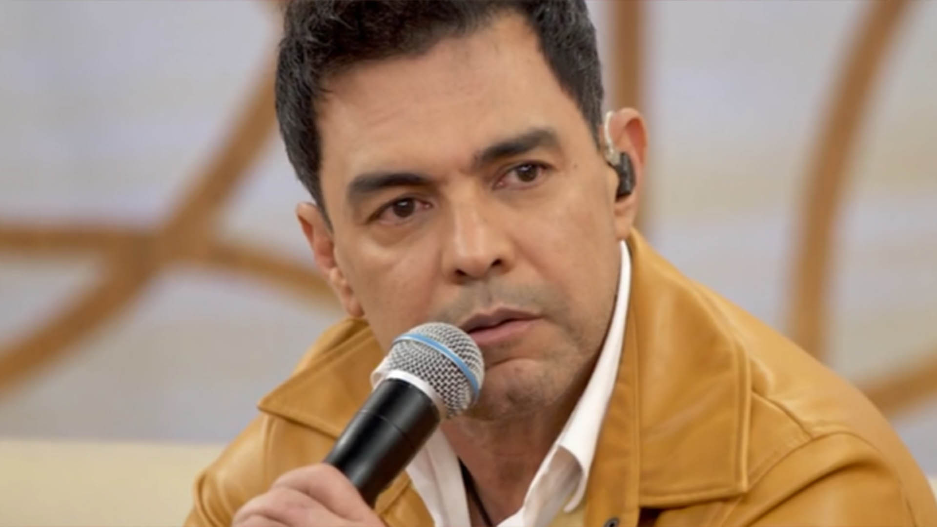 Zezé Di Camargo revela que está fazendo tratamento para a voz