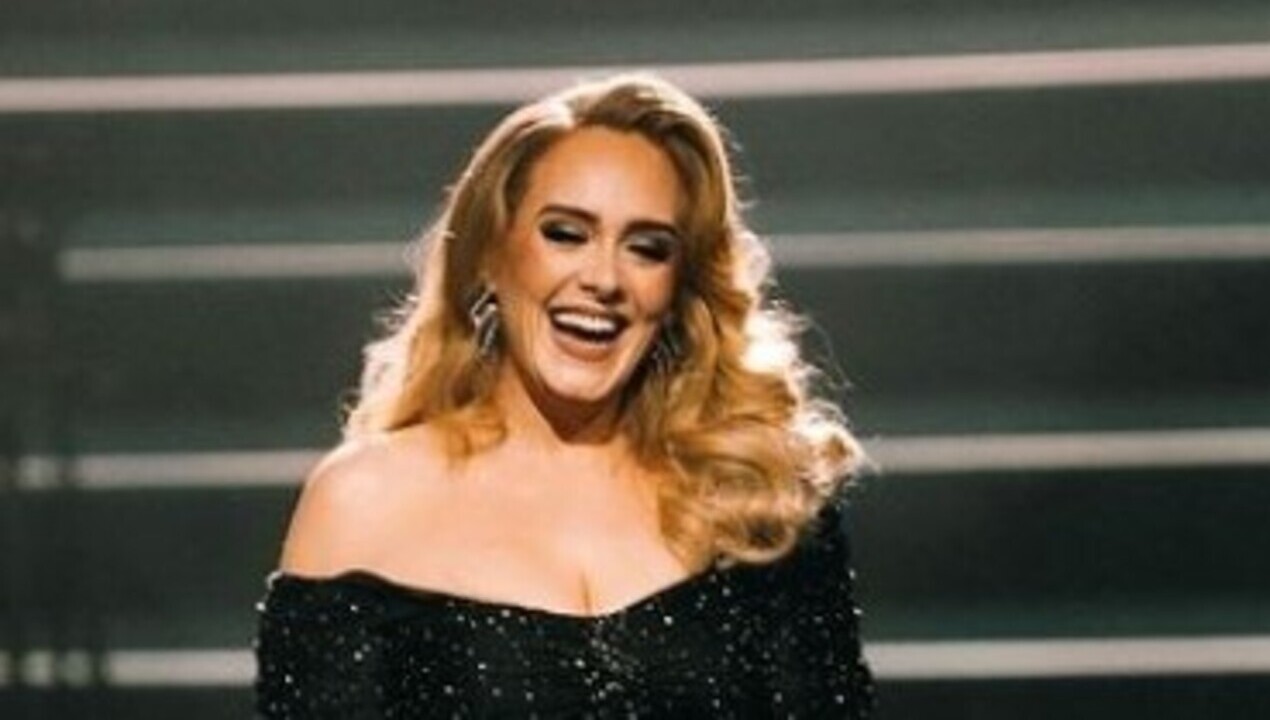 Completando 34 anos, Adele posta cliques celebrando a nova idade