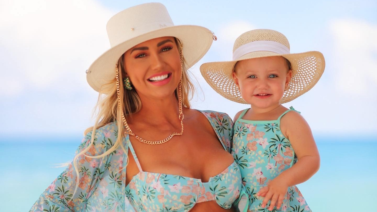Ana Paula Siebert exibe look do dia da filha, Vicky, durante passeio nas Bahamas: ”Lindíssima”