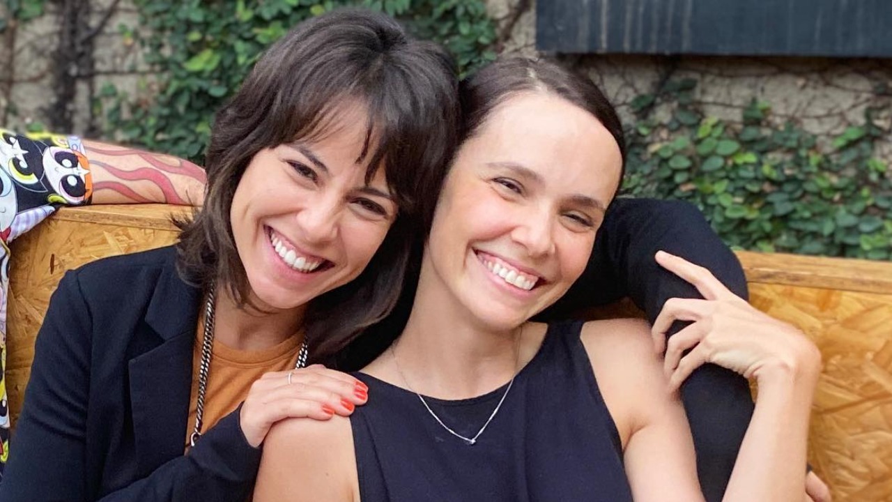 Débora Falabella completa 43 anos e ganha homenagem da amiga Andréia Horta: ”É com quem aprendo sempre”