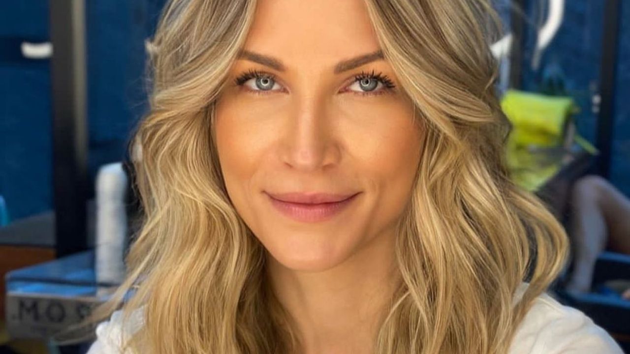 Deslumbrante, Anne Lottermann aposta em look arrasador para o ‘Faustão na Band’