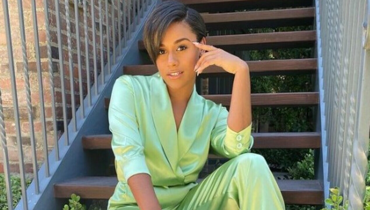 Ariana DeBose faz post reagindo à indicação de Melhor Atriz Coadjuvante no Oscar