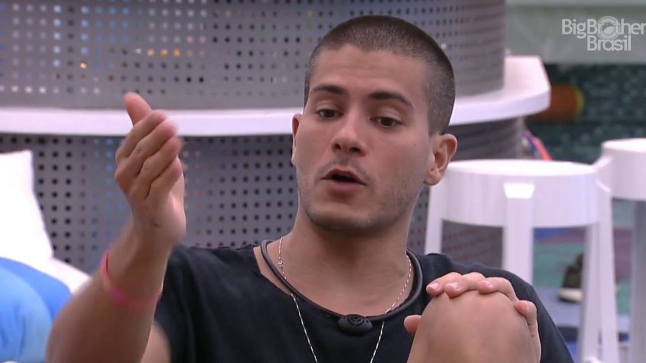 BBB 22: Arthur Aguiar fala de perseguição e dispara para sister: ”Você tem pé atrás comigo sem eu nunca ter dado motivo”