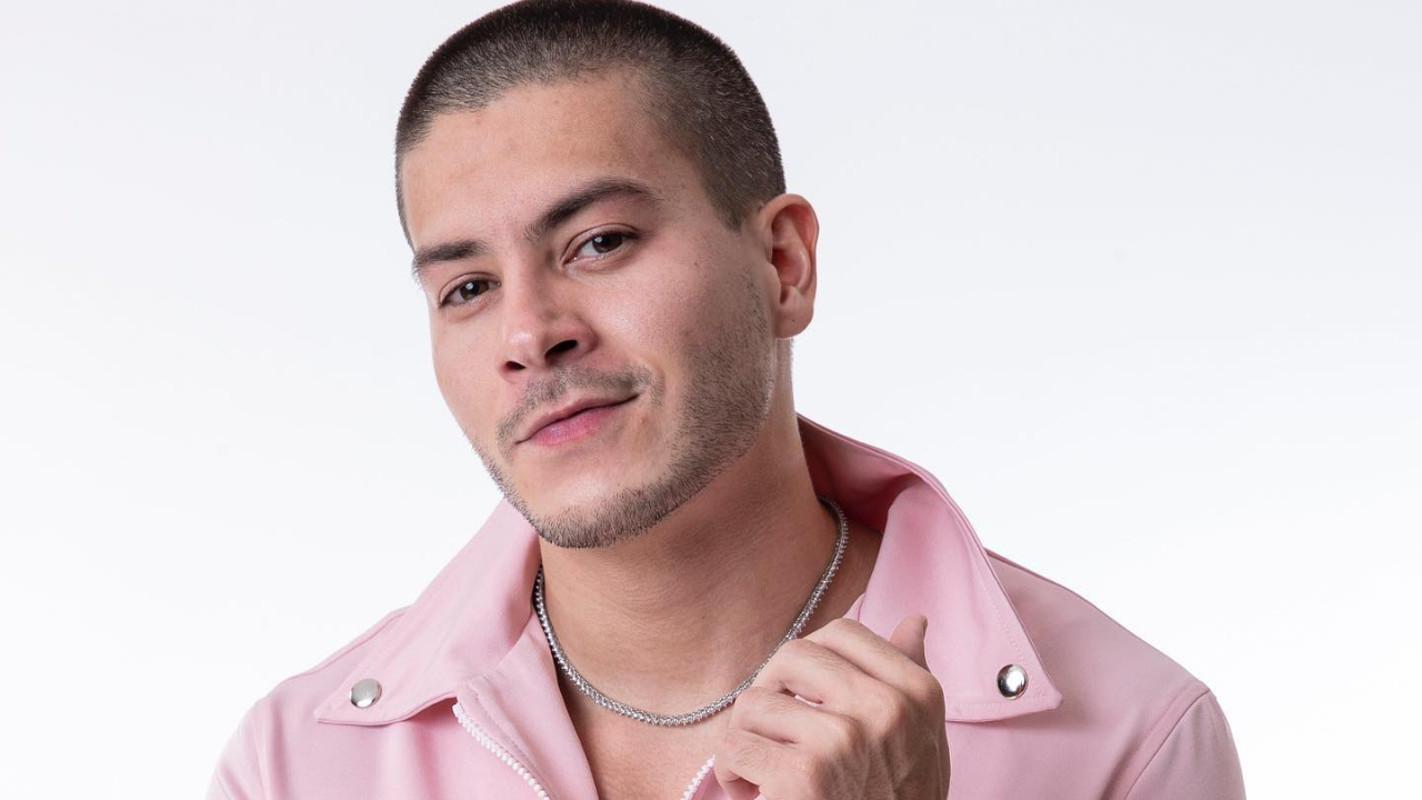 BBB 22: Enfrentando mais um paredão, Arthur Aguiar alcança 10M seguidores