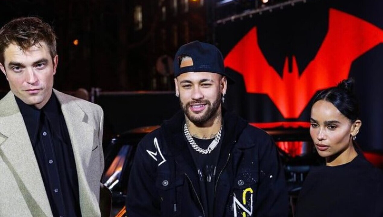 Para a première de The Batman, Neymar posa ao lado de Robert Pattinson e Zoë Kravitz