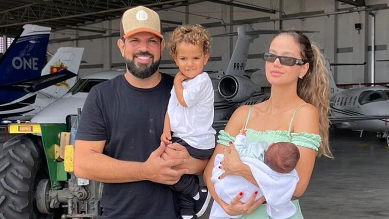 Biah Rodrigues, Sorocaba e os filhos surgem com looks all jeans em foto perfeita