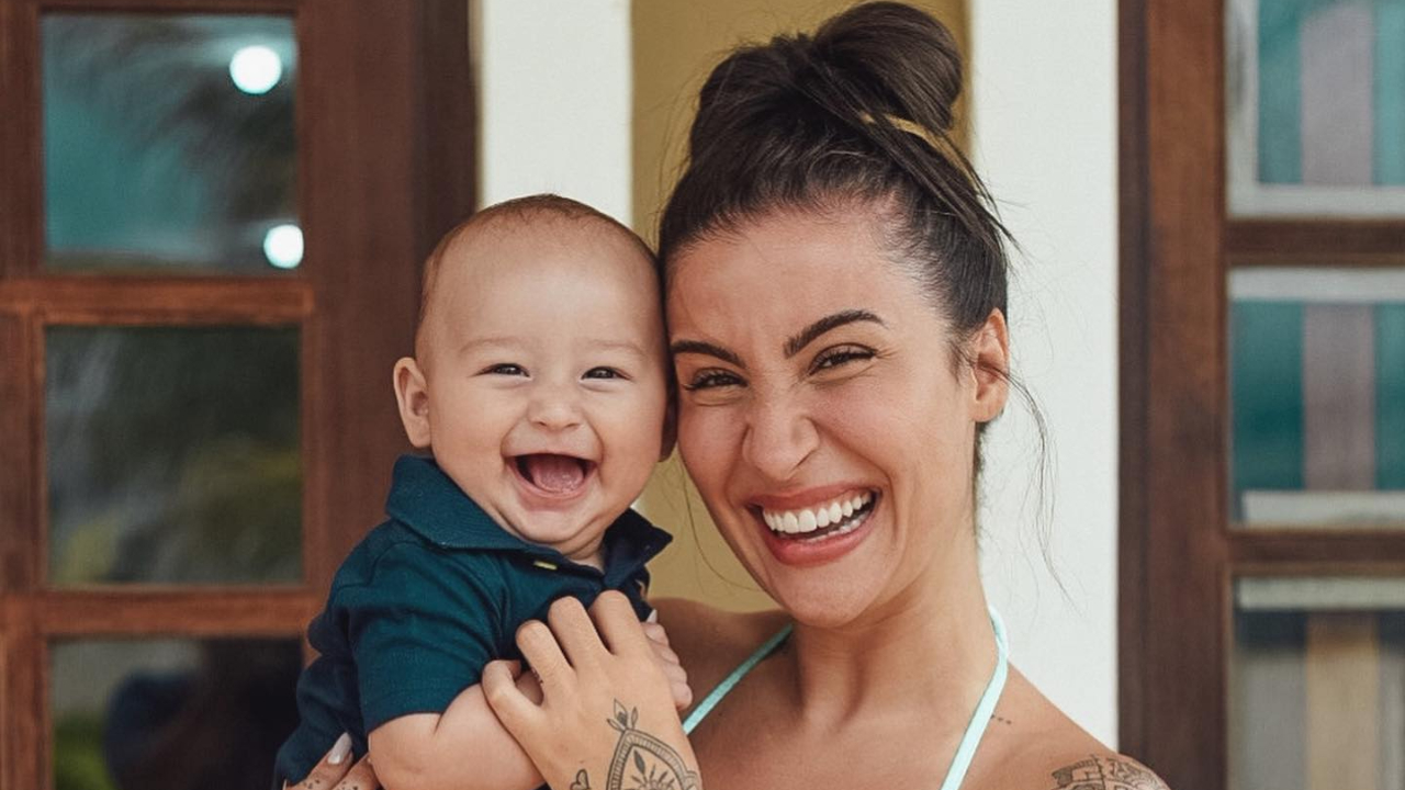 Na Bahia, Bianca Andrade encanta com cliques estilosos do filho, Cris: ”Lookinho rosa”