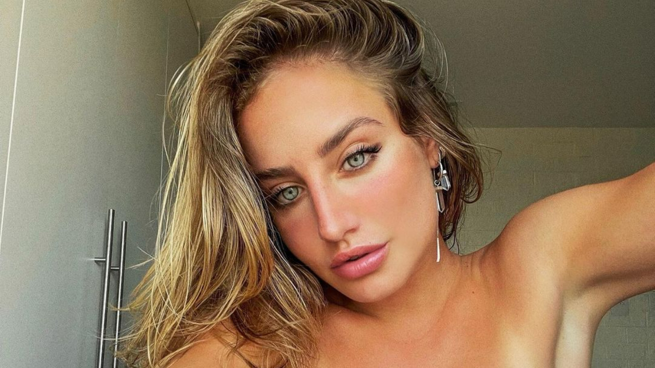 Bruna Griphao esbanja sensualidade ao surgir usando um biquíni fio dental: ”Musa!”
