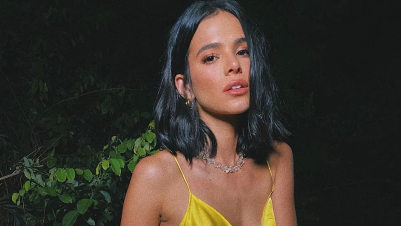 Bruna Marquezine deixa recado para os haters: “Me odeia porque sou gostosa”