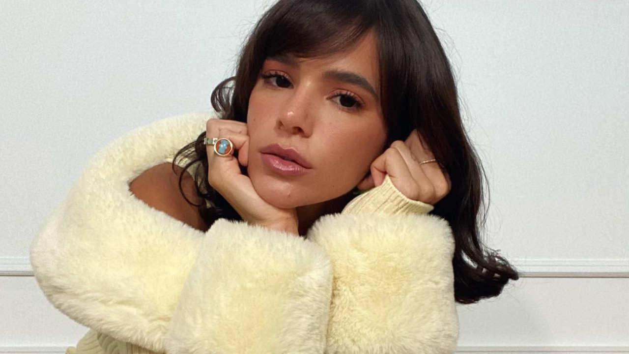 Bruna Marquezine rebate comentário machista por usar vestido transparente em Paris: ”Não se preocupe”