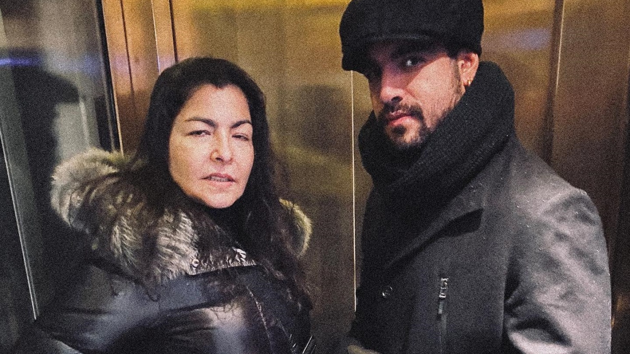 Caio Castro mostra novas fotos da viagem com a mãe: ”Viu neve pela primeira vez”