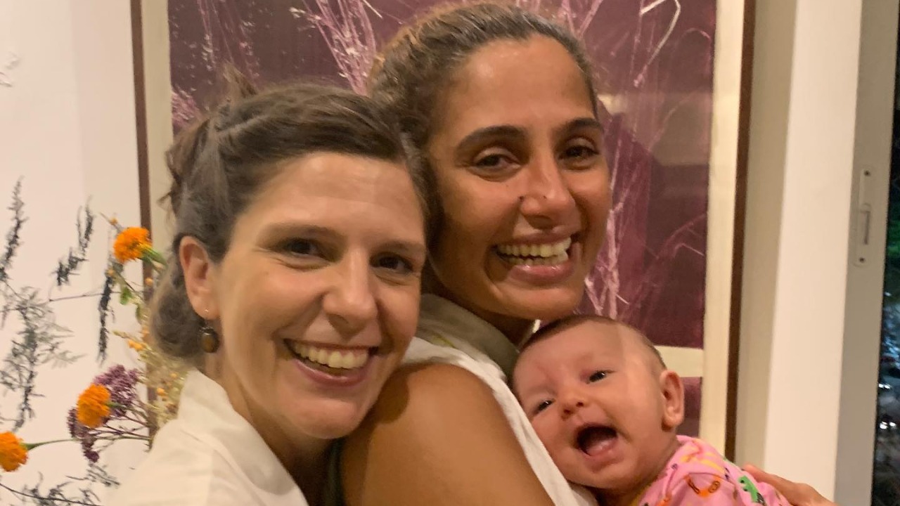 Com o namorado, Camila Pitanga visita família de Georgiana Góes: ”Minha irmã da vida”