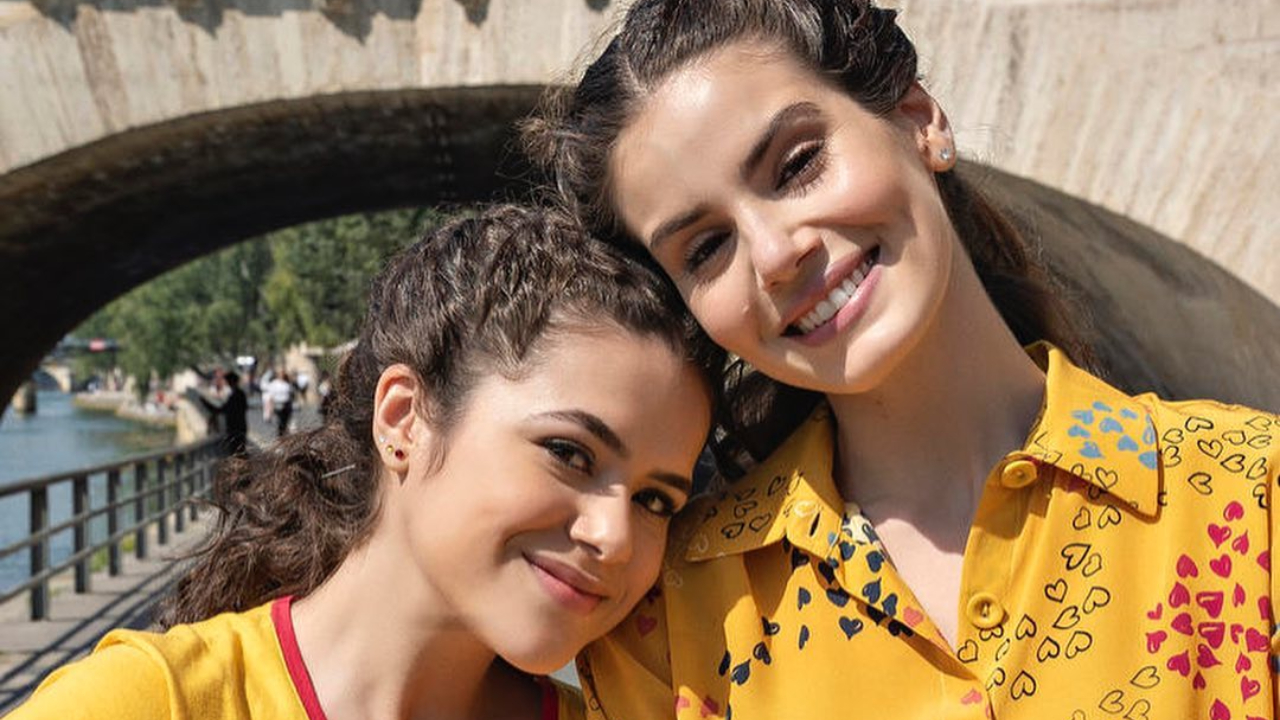 Camila Queiroz mostra bastidores divertidos de ‘De Volta Aos 15’ e celebra lançamento na Netflix