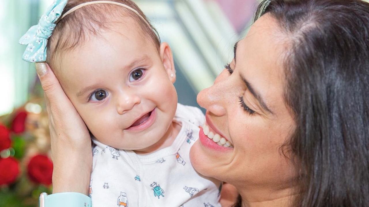 Camilla Camargo celebra 11 meses da filha caçula: ”Representação do divino na minha vida”