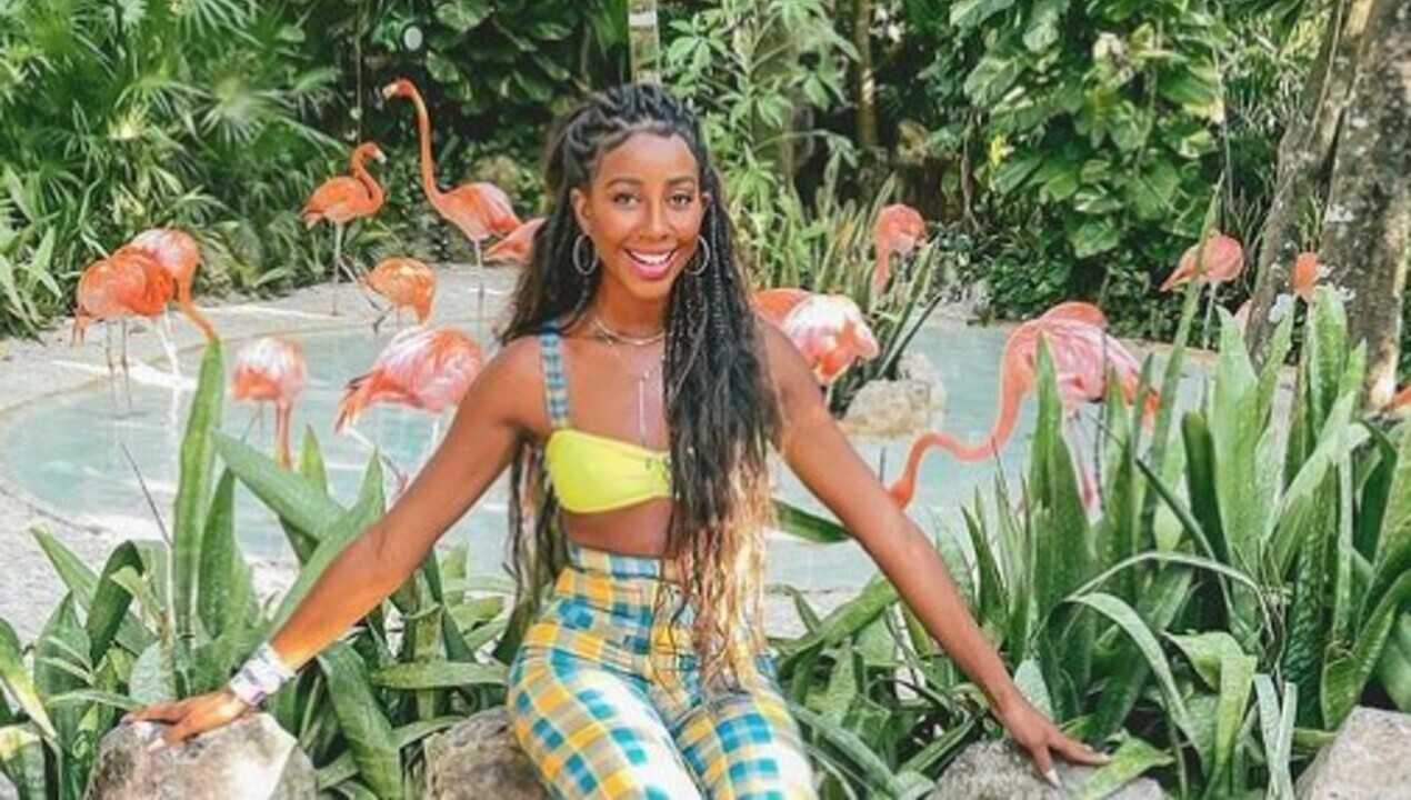 Em Cancún, Camilla de Lucas posta foto fazendo compras e se divertindo com o noivo