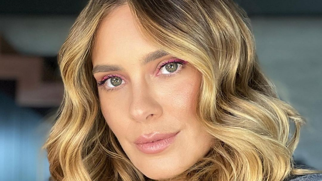 Carolina Dieckmann esbanja beleza ao surgir com uma maquiagem arrasadora na web: ”Muito linda!”