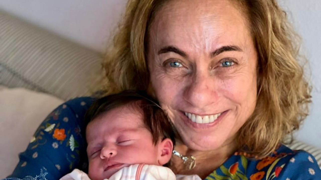 Cissa Guimarães apresenta a neta recém-nascida, Filipa: ”Agora sou triavó ou avó ao cubo”