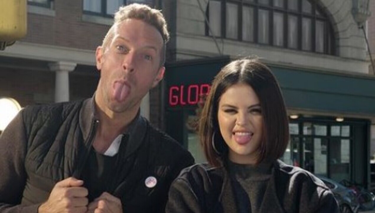 Nova música de Coldplay com Selena Gomez ganha clipe emocionante
