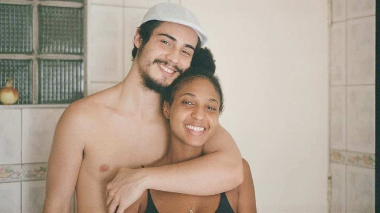 Danilo Mesquita celebra 1 ano com a namorada: ”Que sorte!”