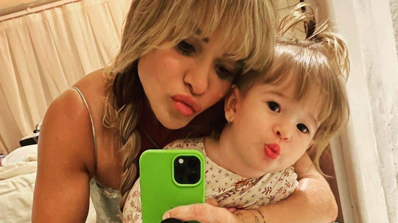 Dany Bananinha se derrete ao fazer um passeio na companhia da filha, Lara: ”Eu e você até o fim…”