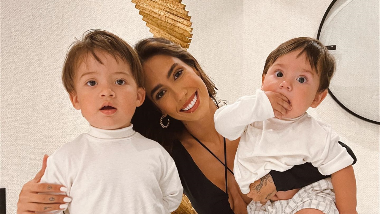 Filho de Gabi Brandt, Davi, explode o fofurômetro ao ser clicado fazendo caretas em novos cliques: ”Lindo”