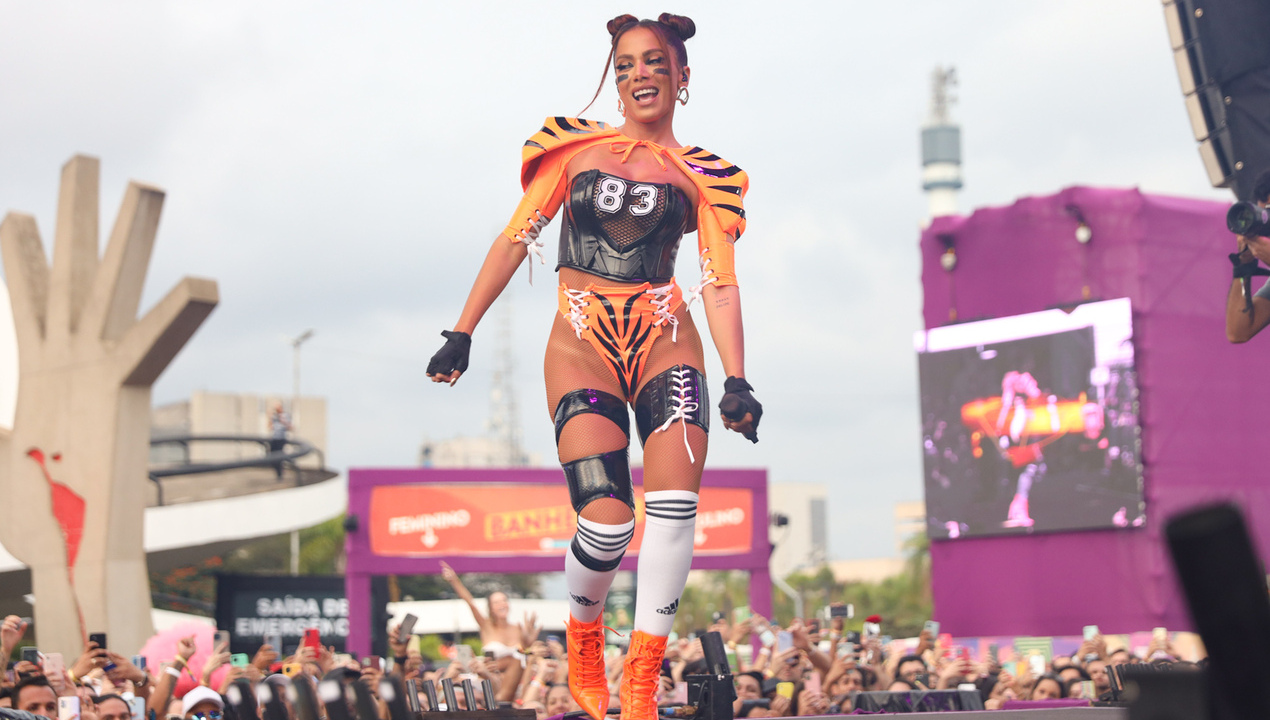 Famosos curtem ensaio de Carnaval de Anitta em São Paulo