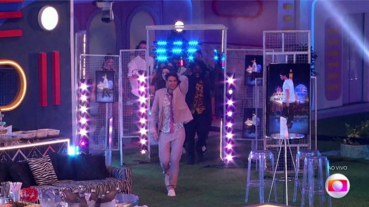 BBB 22: Pole dance, limusine, figurino de casamento e decoração “Las Vegas” dominam festa do Líder