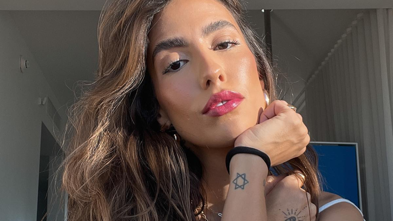 Em Los Angeles, Gabi Brandt surge deslumbrante em barco e web reage: ”O gigante acordou”