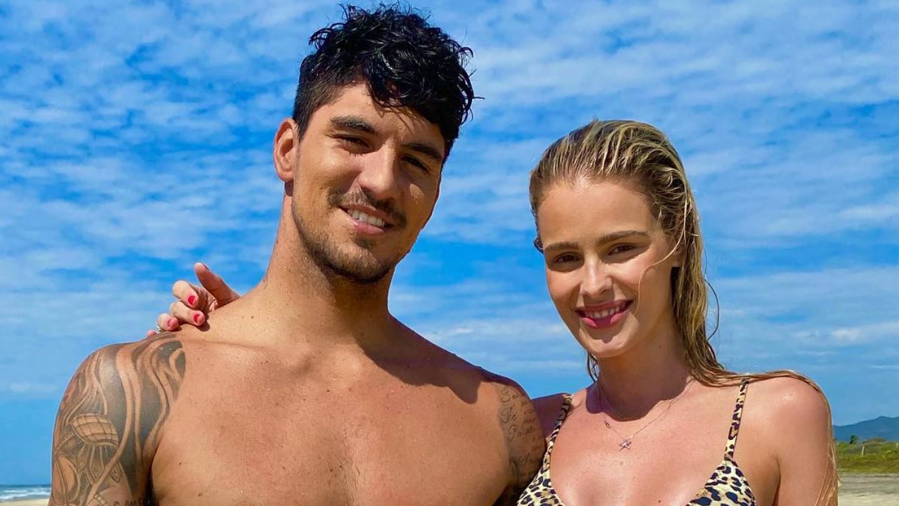 Após boatos de affair de Gabriel Medina, Yasmin Brunet tira sobrenome do ex-marido em rede social
