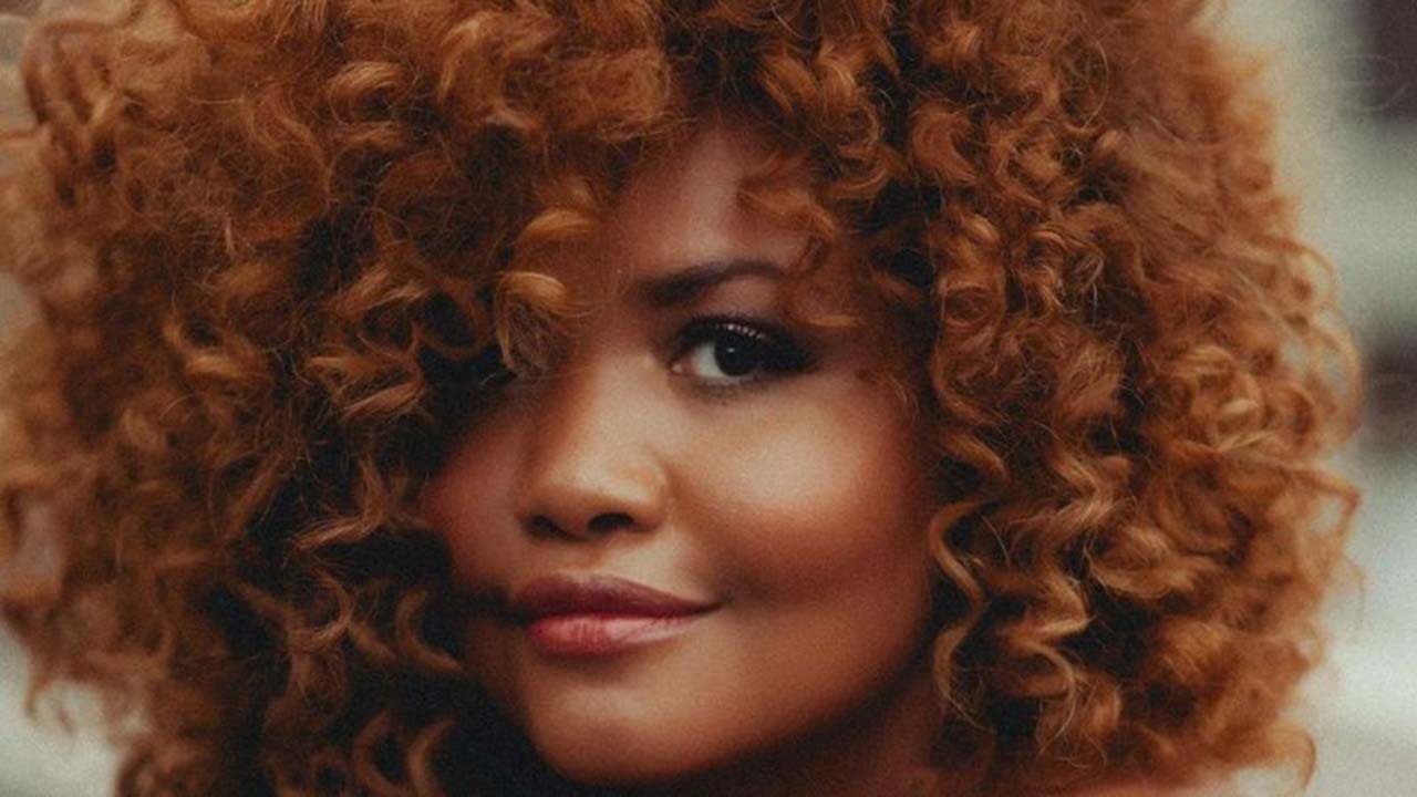 Sem roupa, Gaby Amarantos mostra corpo real e surpreende na web