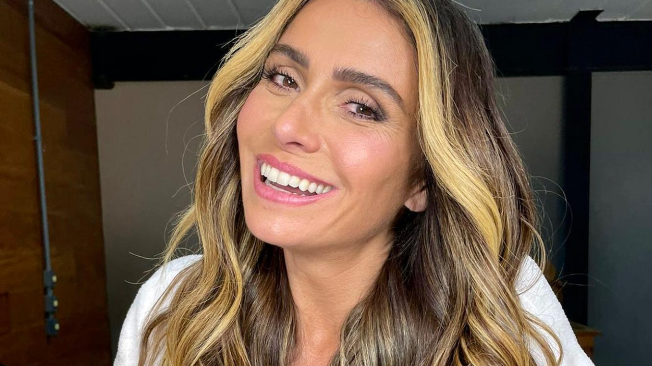 Giovanna Antonelli encanta ao mostrar momento com a família na praia