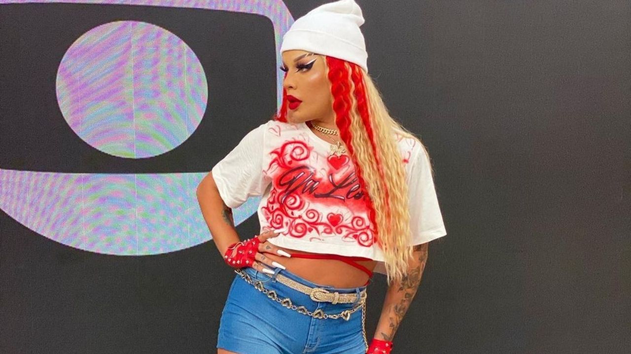 Gloria Groove apresenta seus sucessos no palco do ‘Encontro’