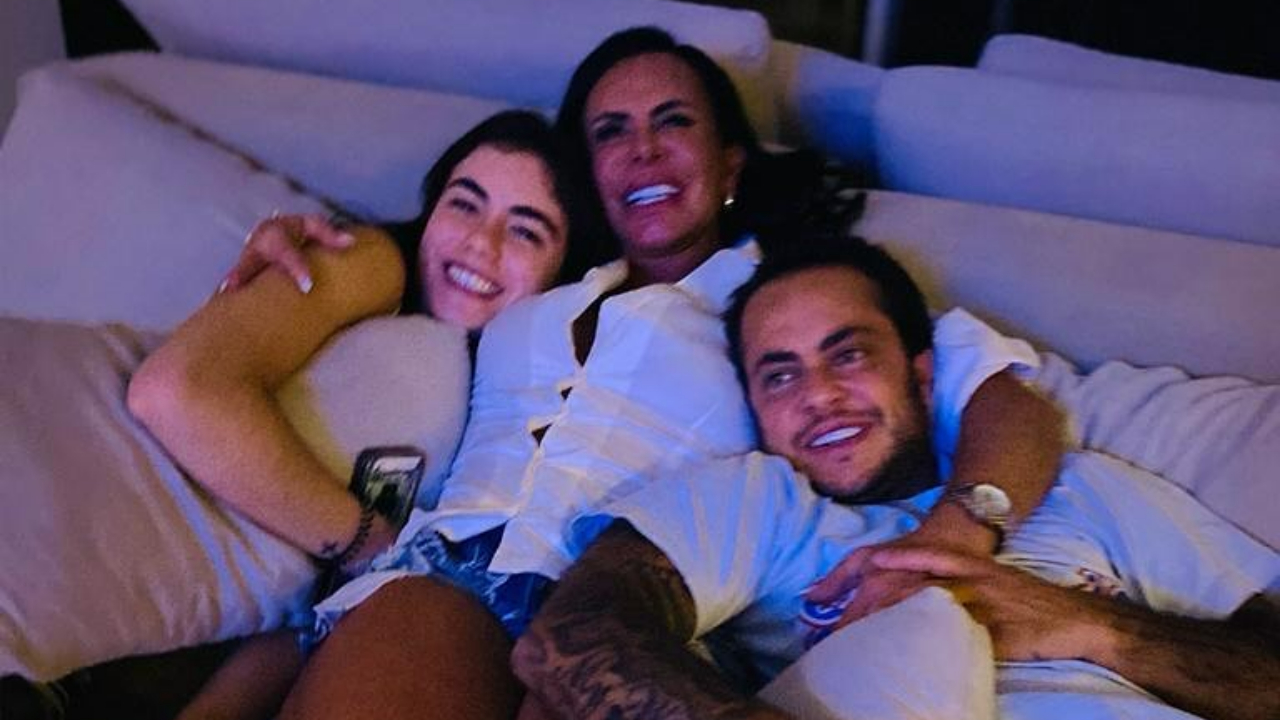 Gretchen surge coladinha com os filhos e se derrete: ”Estar com eles me faz voltar no tempo”